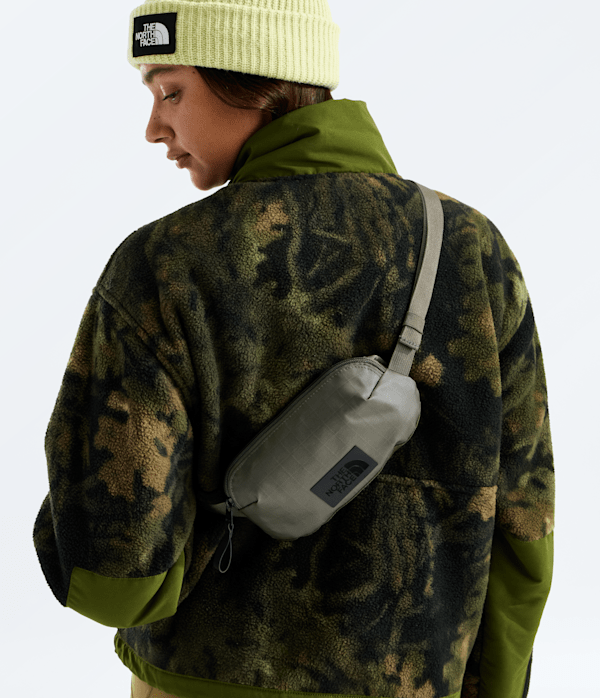 Base-Camp-Voyager-Pro-Travel-Pouch-TNF-MODELBACK.png