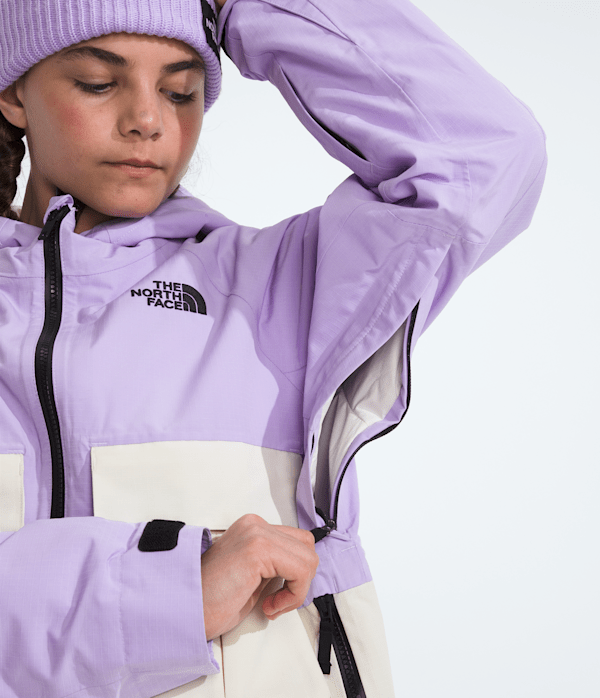 Boys-Girls-Dragline-Jacket-TNF-MODELALT2.png