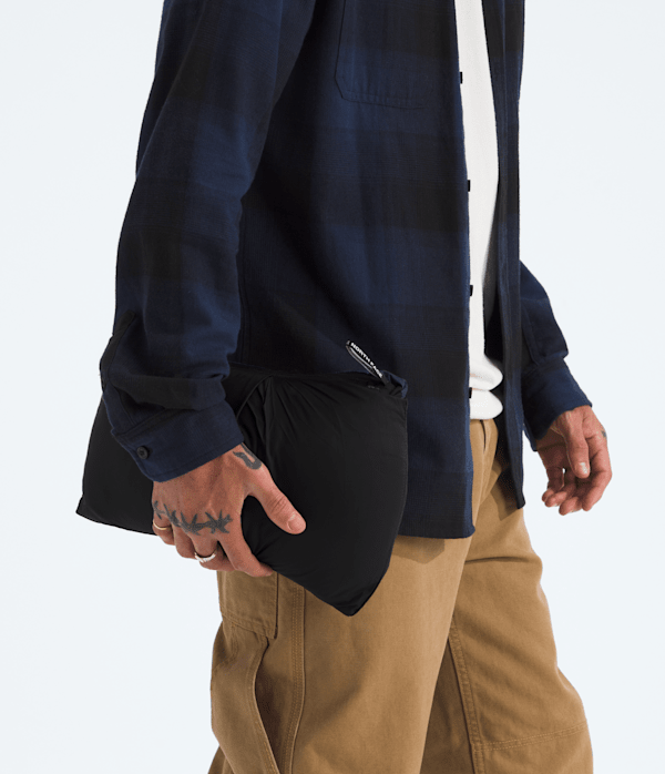 Mens-1996-Retro-Nuptse-Vest-TNF-MODELALT6.png
