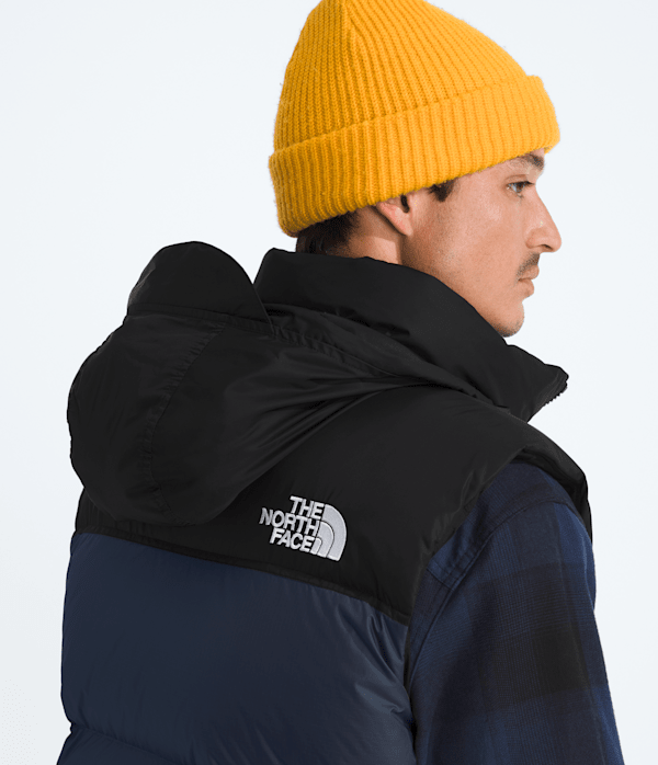 Mens-1996-Retro-Nuptse-Vest-TNF-MODELHOOD2.png