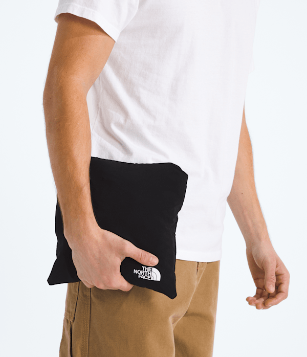 Mens-Kecha-Packable-Anorak-TNF-MODELALT6.png