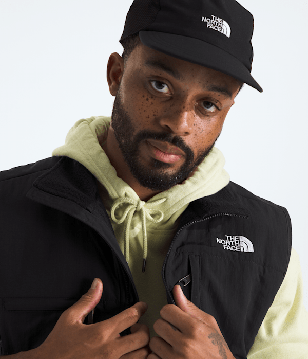 Mens-Retro-Denali-Vest-TNF-HERO3.png