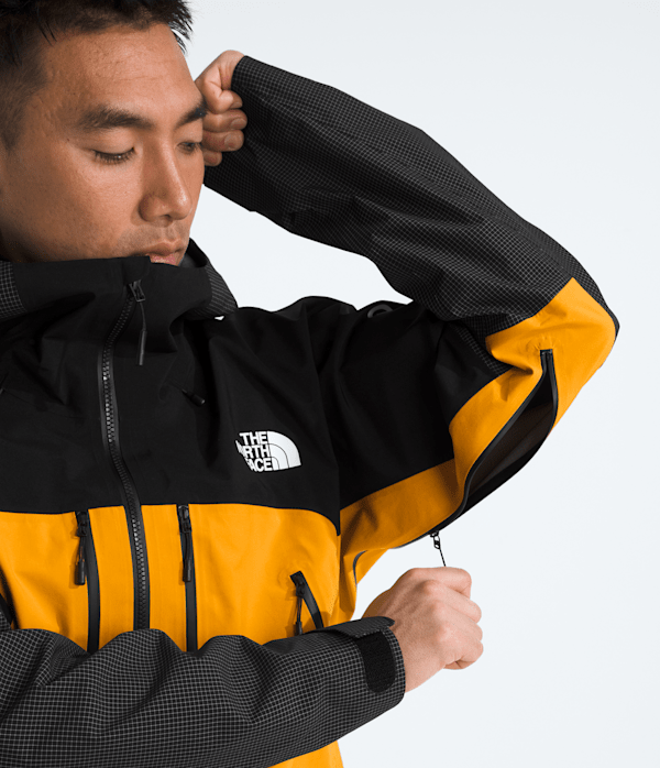 Mens-Summit-Series-Mountain-GORETEX-Pro-Jacket-TNF-MODELALT2.png