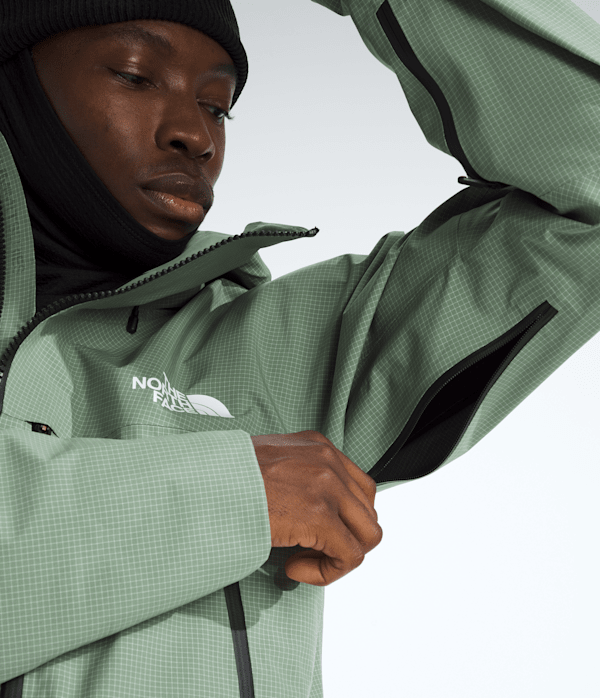 Mens-Summit-Series-Tsirku-GORETEX-Pro-Jacket-TNF-MODELALT2.png
