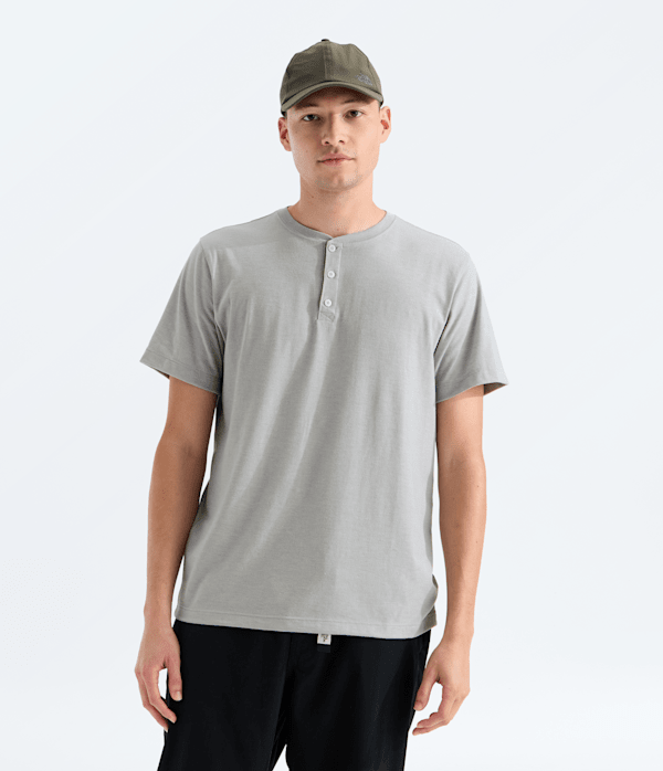 Mens-TriBlend-ShortSleeve-Henley-TNF-HERO.png