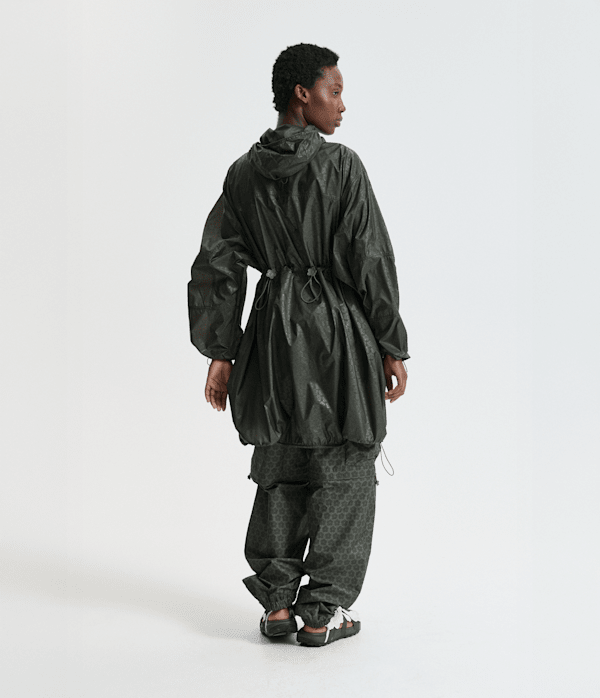 TNF-x-Cecilie-Bahnsen-Emma-Long-Wind-Jacket-TNF-BACK.png