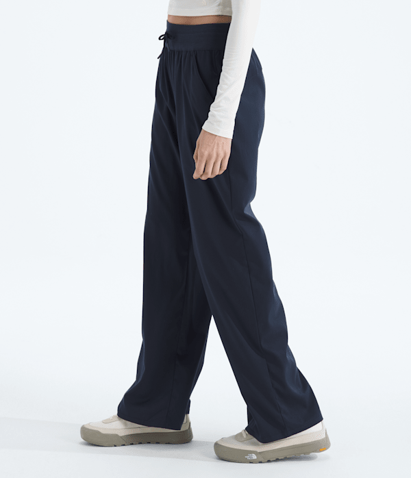 Womens-Aphrodite-Arise-WideLeg-Pants-TNF-MODEL34.png