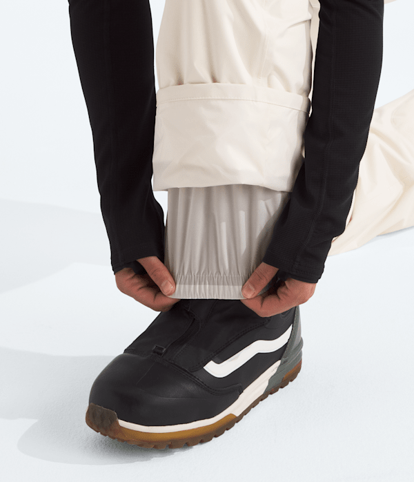 Womens-Freedom-Insulated-Bibs-TNF-MODELALT1.png