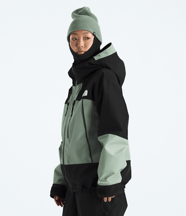 Womens-GORETEX-Hex-Jacket-TNF-MODEL34.png