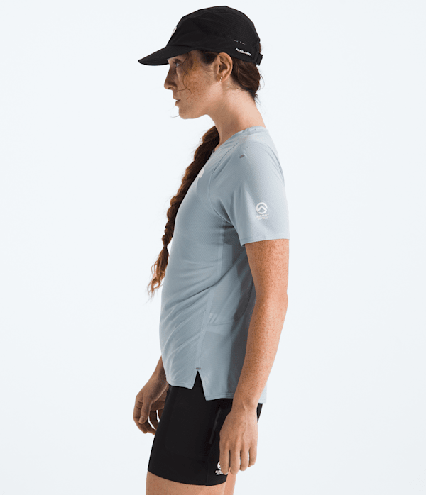 Womens-Summit-Series-High-Trail-ShortSleeve-TNF-MODEL34.png
